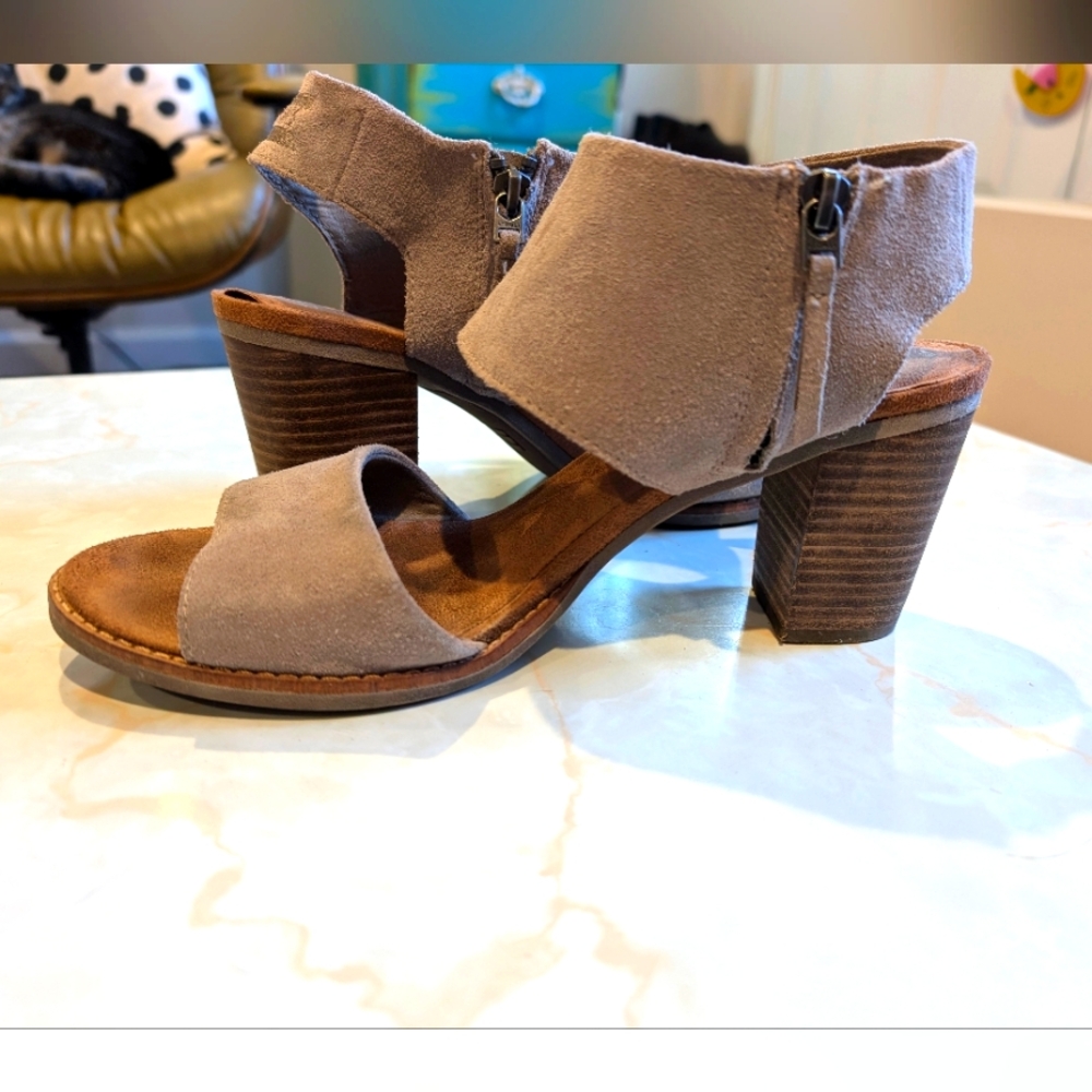 Tom's Majorca Cutout Suede Sandals - Picture 3 of 4